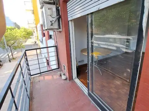 Muy Buen 3 Ambientes Al Frente con Balcon 1ro x escalera