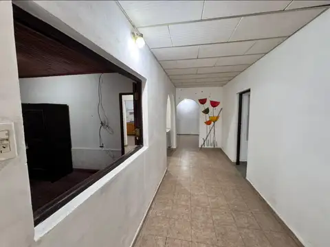 Casa en Alquiler con 2 cocheras