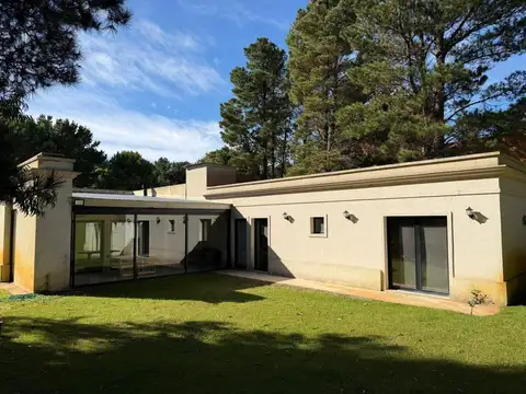 Casa en venta - 3 Dormitorios 2 Baños - Pinamar