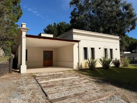 Casa 4 ambientes con 2 baños