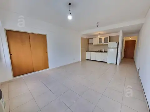 Departamento en Alquiler en Villa Ballester - Monoambiente muy luminoso.