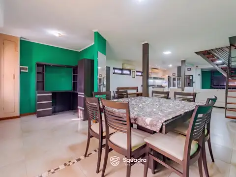 VENTA - Casa 2 dormitorios, con cochera/depósito - Barrio Azcuénaga, Rosario.