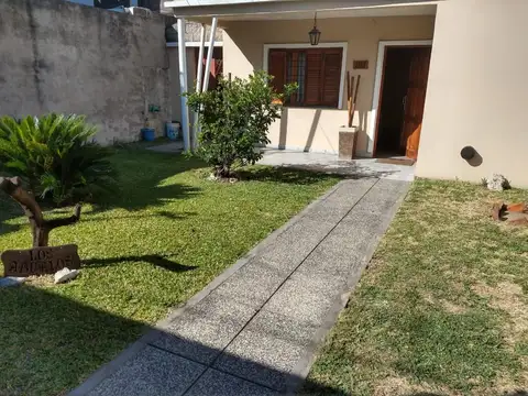 CASA 3 AMBIENTES PARQUIZADO Y COCHERA