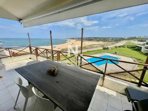 Apartamento en venta con vista privilegiada en Manantiales, de 2 dormitorios.