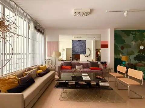 Departamento Racionalista en venta en Retiro. 2 dormitorios. Luminoso.