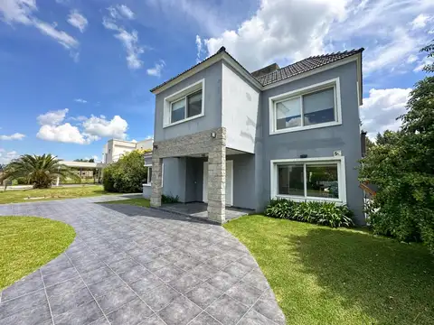 Casa en Venta con 4 cocheras