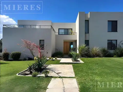 Muy linda casa en venta a La Laguna en el Barrio Santa Ana, Villanueva.