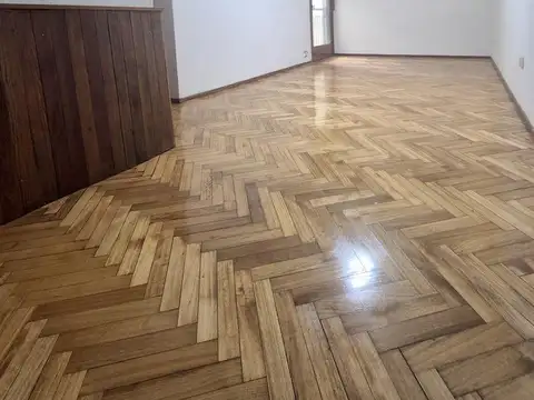 3 Amb. Funcionales. Cocina Independiente. Baño completo. Lavadero. Bajas Expensas. A/Profesional.
