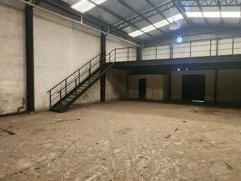 Galpon en Venta 28  mts Fondo