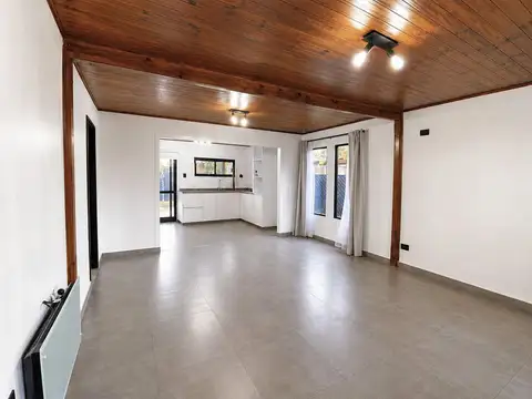 Casa 4 ambientes con 1 baño