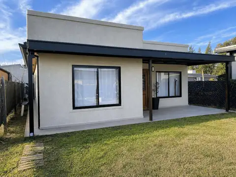 Casa en Venta con 3 cocheras