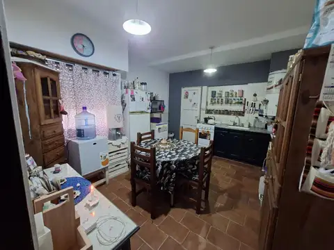 Casa 4 ambientes con 2 baños