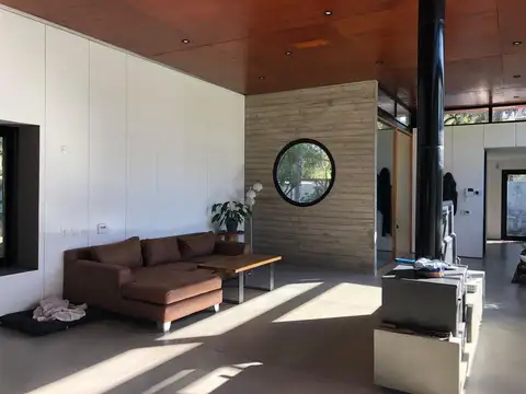 Casa en Venta con 3 cocheras