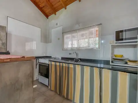 VENTA CASA EN BLOCK COMPUESTA POR DOS U. BANFIELD