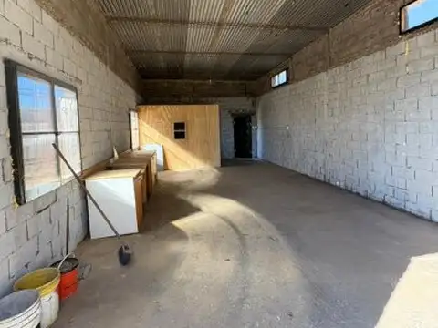 GALPÓN EN ALQUILER - ROLDAN