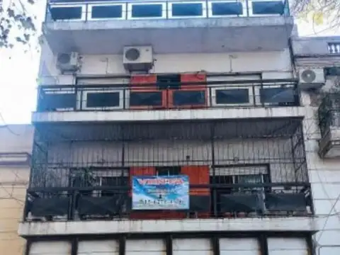 Carlos Calvo e/ Rincón y Sarandí