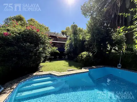 Casa en venta 6 ambientes Olivos con jardin y pileta