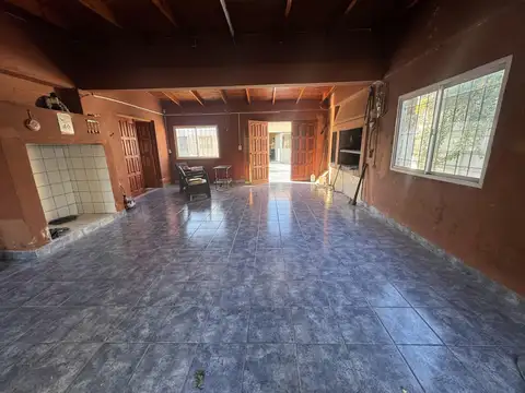 Casa 2 ambientes con 2 baños