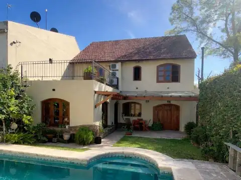 VENTA CASA 5 AMBIENTES CON PILETA CLIMATIZADA