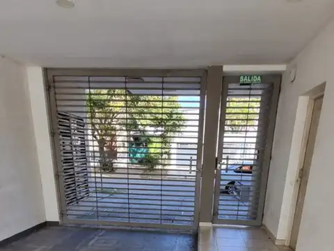 DOCTOR REGGIARDO 300, Piso 2