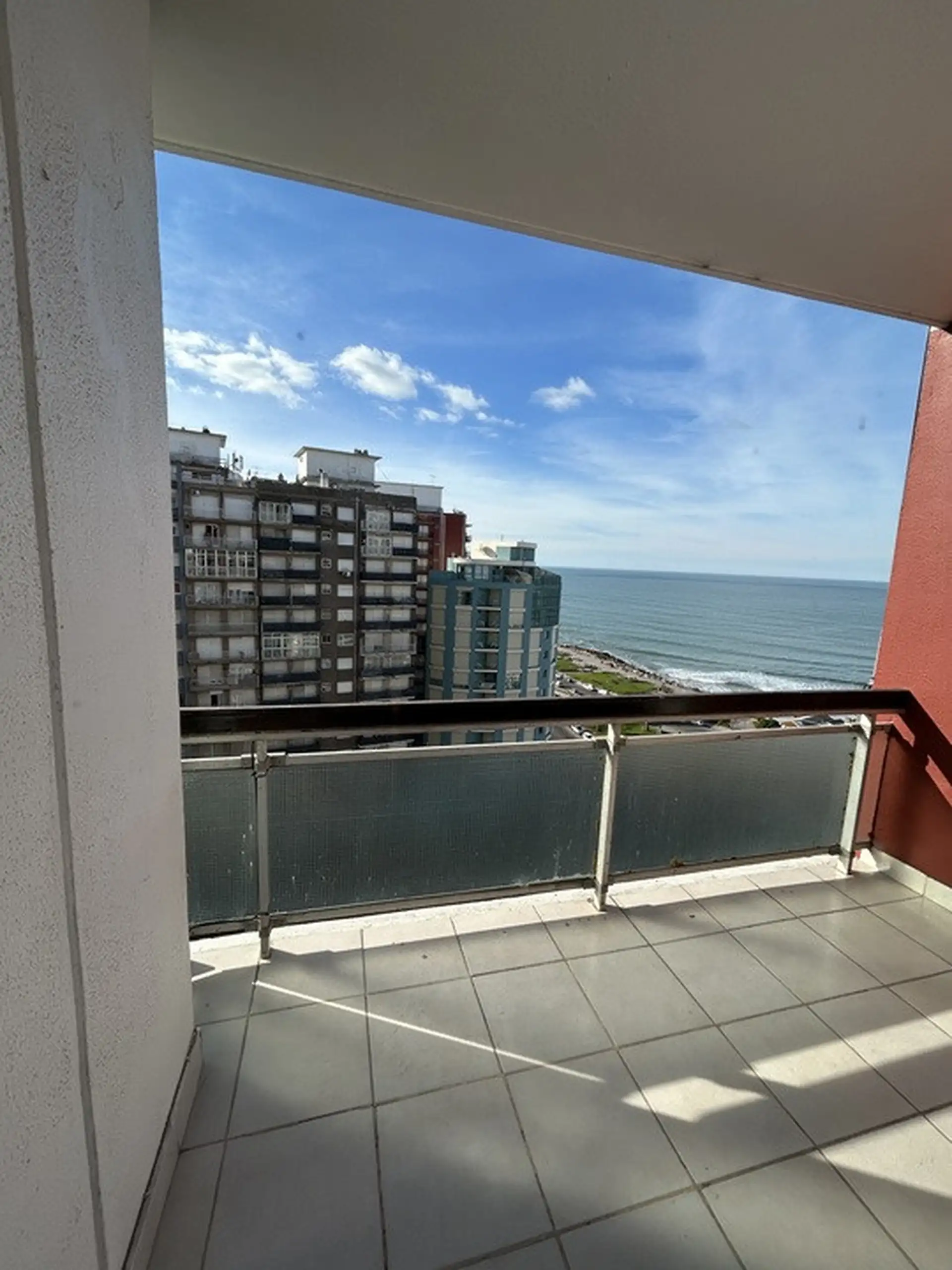 Departamento 3 Ambientes con Balcón Vista al mar y Cochera – Excelente Ubicación en Mar del Plata