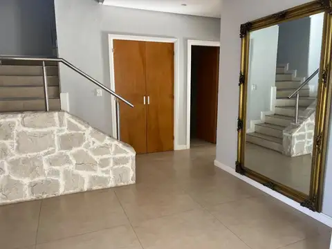 Casa en Alquiler de 5 dormitorios