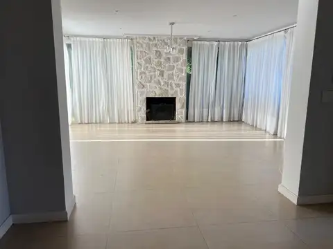 Casa en Alquiler en Rumenco, USD 3.500