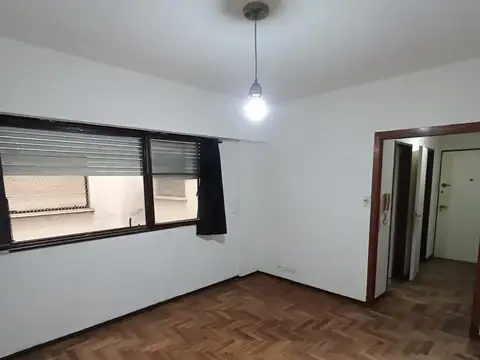 MONOAMBIENTE 20 MTS TOT., INTERNO C/LUZ, PLACARD, COCINA INDPTE., BAÑO C/ DUCHA, EXCELENTE UBICACIÓN A PASOS DE AV. SAN MARTÍN