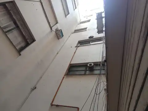 MONOAMBIENTE 20 MTS TOT., INTERNO C/LUZ, PLACARD, COCINA INDPTE., BAÑO C/ DUCHA, EXCELENTE UBICACIÓN A PASOS DE AV. SAN MARTÍN