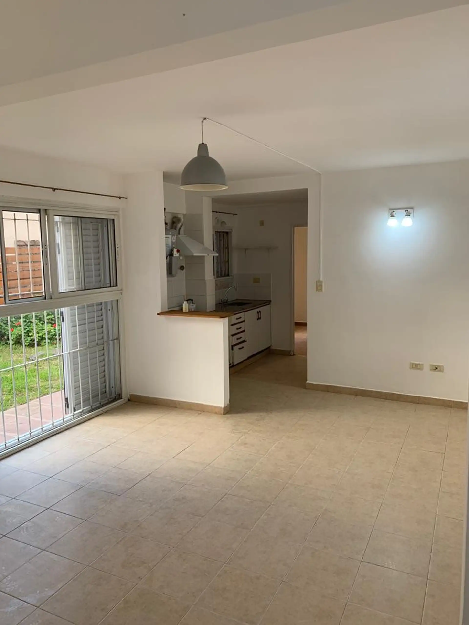 Depto 2 amb 48 m² en PB con patio de uso común — renta hasta 2027, Tandil