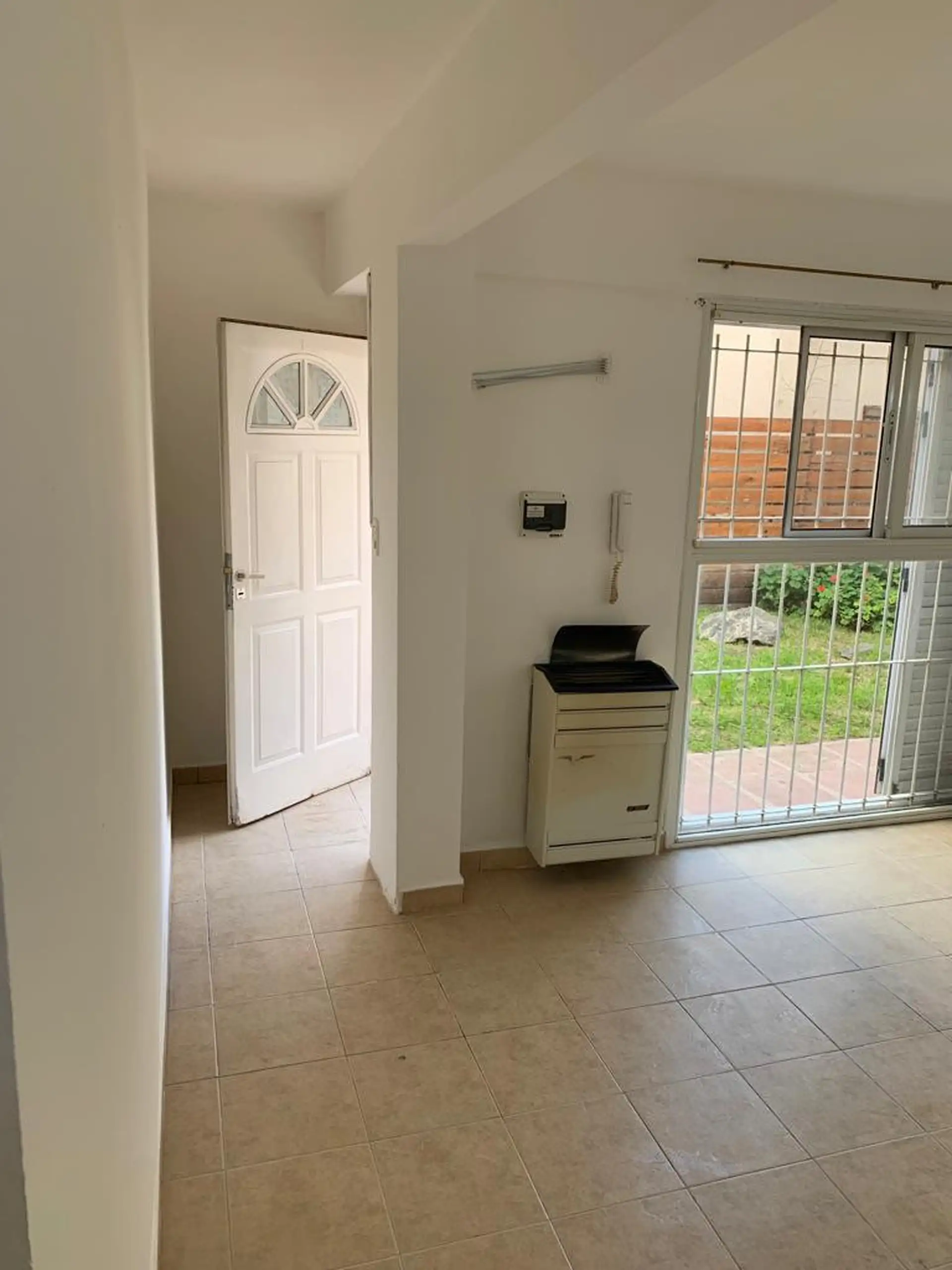 Depto 2 amb 48 m² en PB con patio de uso común — renta hasta 2027, Tandil