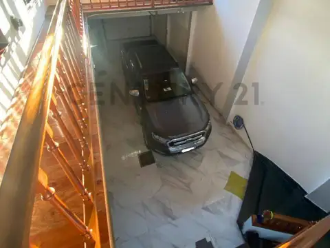 Casa 7 ambientes con 4 baños