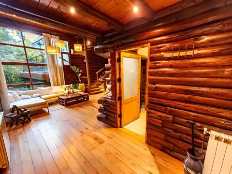 Venta Casa 10 ambientes con pileta y cocheras en Las Delicias Cordoba