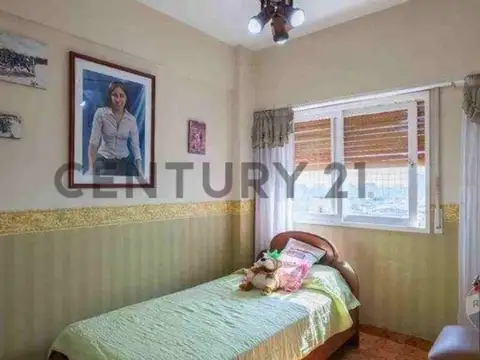 Curuzú Cuatiá 2400, Piso 9