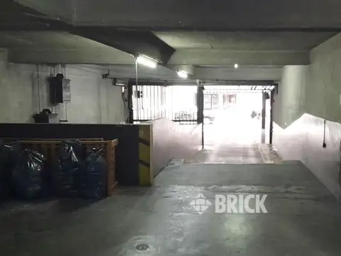 COCHERA FIJA CUBIERTA EN 1° PISO POR RAMPA EN LAS HERAS AL 2400 - 13 M2 VIGILANCIA