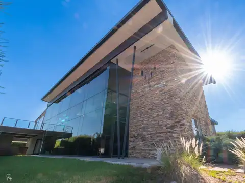 CASA EN VENTA PUERTO ROLDAN TRES DORMITORIOS