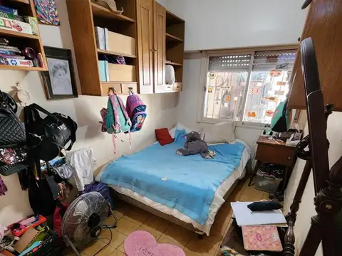 DEPARTAMENTO DE 3 AMBIENTES EN PLANTA BAJA CON PATIO EN VENTA. OLIVOS