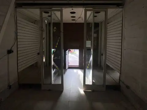 Local - Alquiler - Argentina, La Matanza - Av. Luro 6193