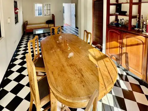 Casa 4 ambientes con 2 baños