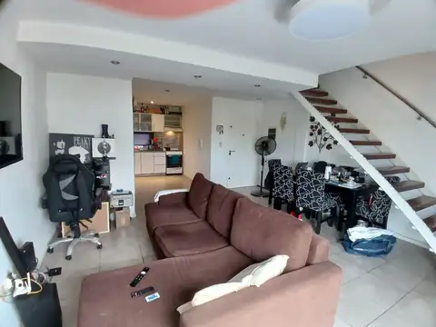 Departamento 3 ambientes en duplex en Victoria, San Fernando con cochera cubierta.