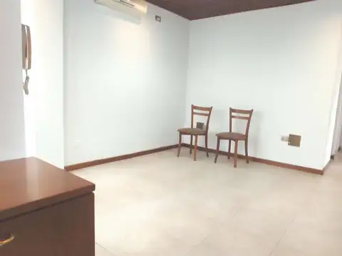 Oficina 4 ambientes con 1 baño