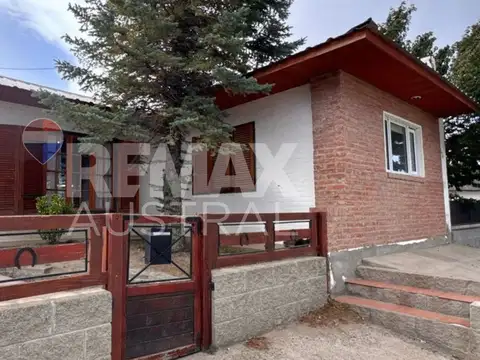 CASA EN RADA TILLY 4 DORMITORIOS Y QUINCHO