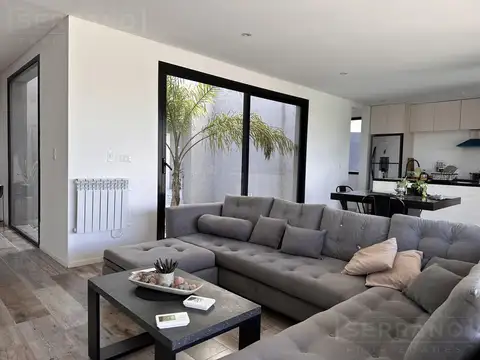 Casa en alquiler de 4 amb. con pileta y salida al Río Luján, Nautico Canal, Villanueva