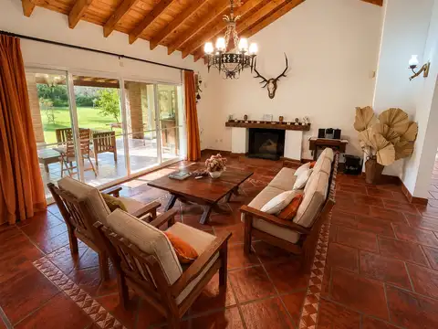 Casa 4 ambientes con 1 baño
