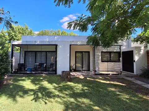 CASA EN VENTA  EN LA PLATA 2 DORMITORIOS 