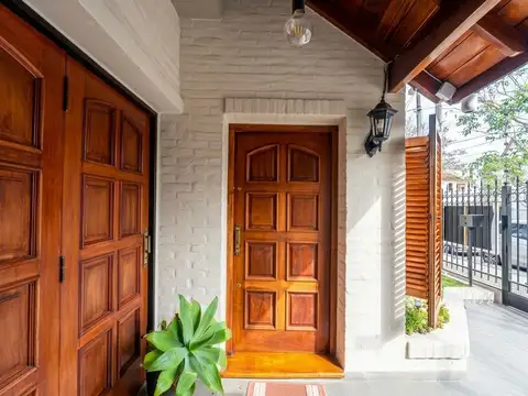 Casa 5 ambientes con 3 baños