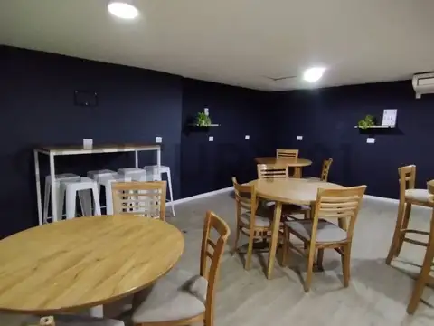 Maipú 800, Piso 880