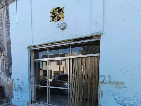 Local en barrio consolidado de lomas de zamora