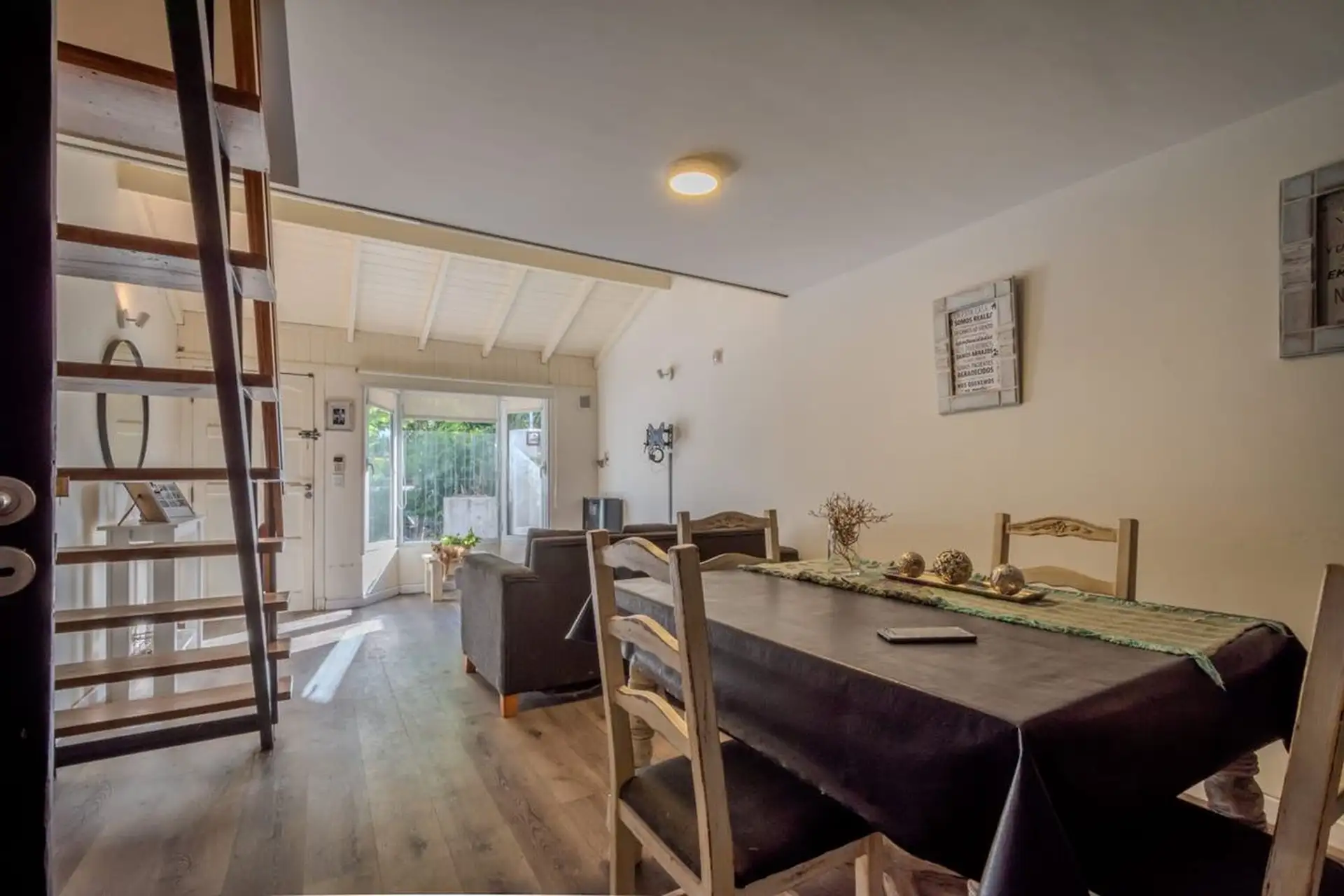 DUPLEX 5 AMBIENTES CON PILETA CLIMATIZADA Y PATIO