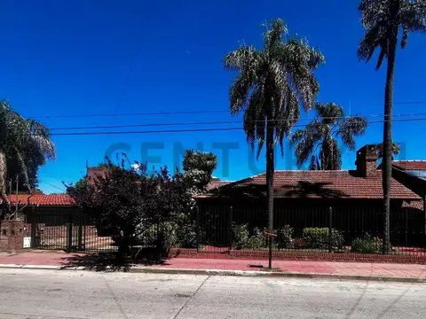¡GRAN PROPIEDAD EN VENTA! Casa + Departamento en B° Granja de Funes